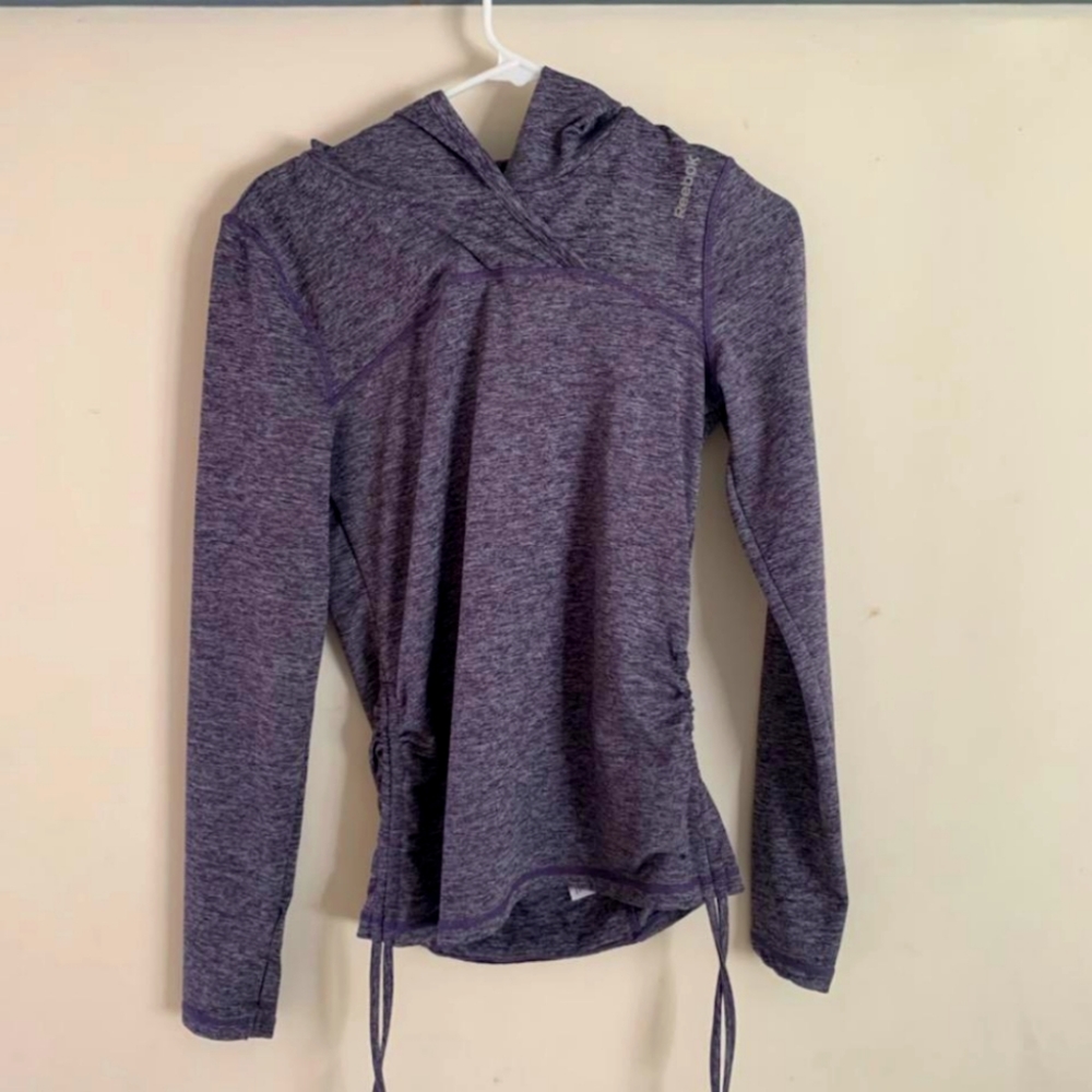 Reebok XS Light Weight Pull Over